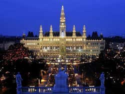 Hôtel de ville de Vienne et son marché de Noël
