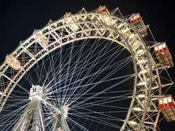 La grande roue du Prater à la tombée de la nuit