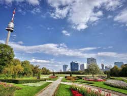 Le parc et la tour du Danube